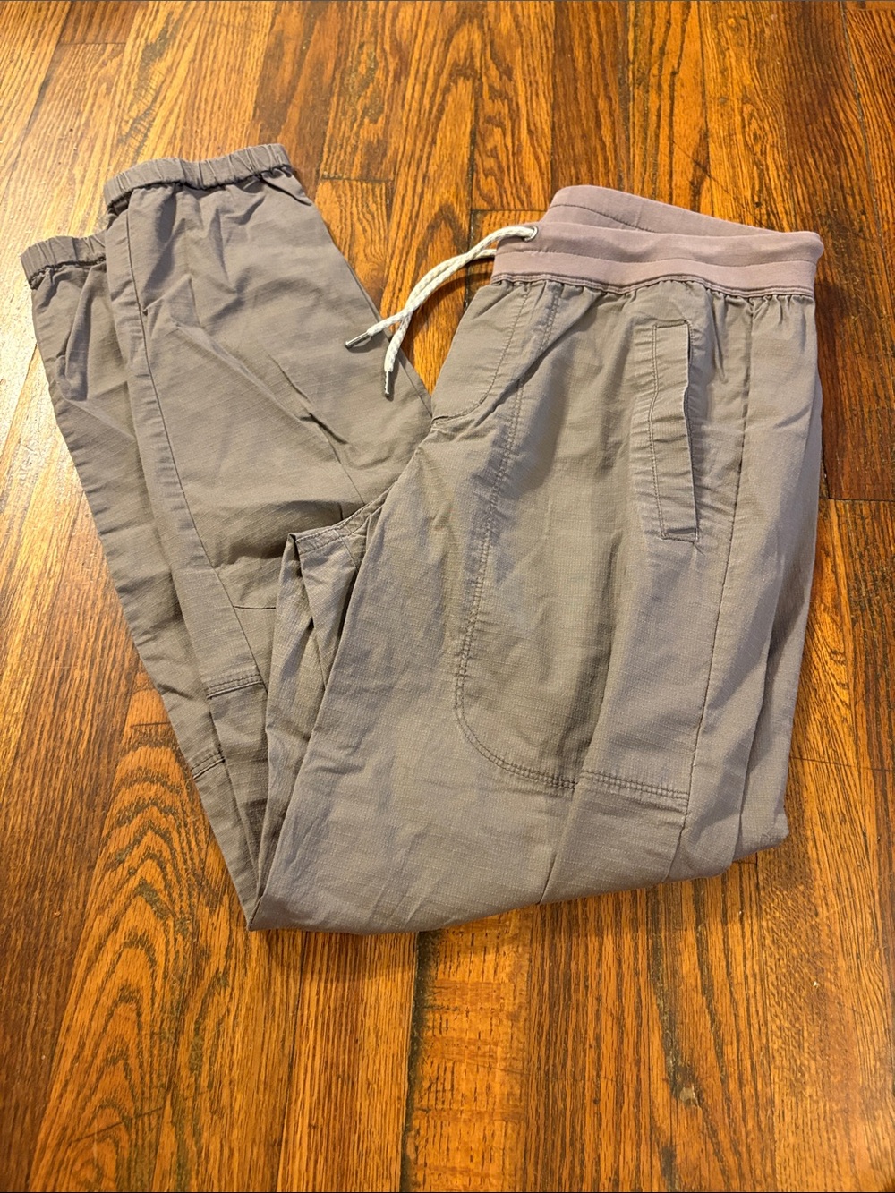 🎉Vuori Men's Joggers in Taupe/Light Brown with Drawstring Waist